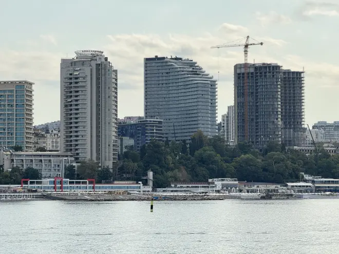 Фейковые объявления, мифы об окупаемости и завышенные ожидания: как не потерять деньги на недвижимости у моря в Сочи