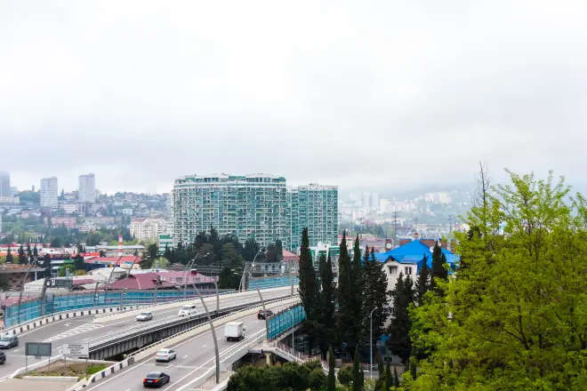 Спрос растёт, а места нет: зачем Сочи нужны социальные дома — и что уже строится