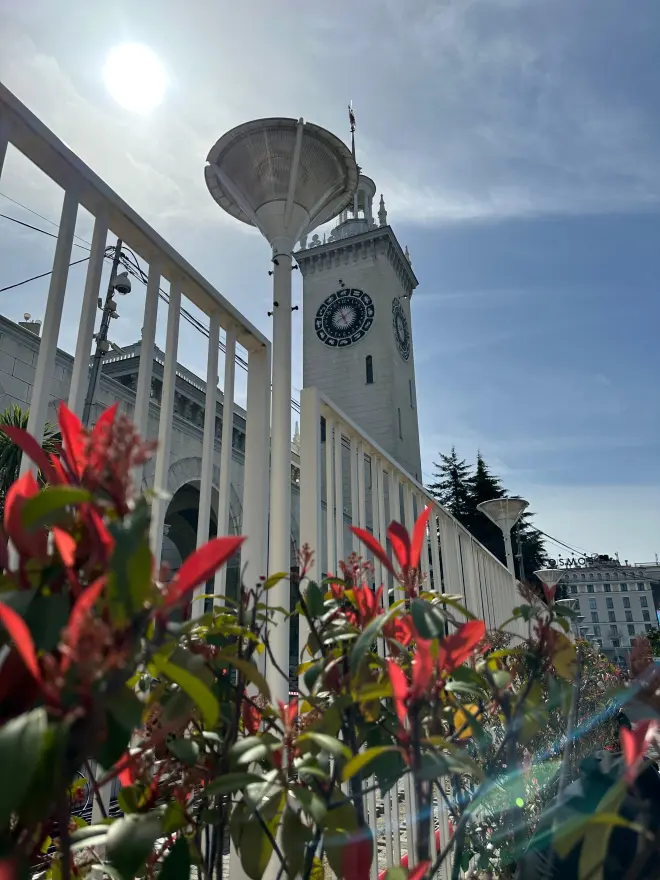 Зачем ехать в Сочи не летом? За духом Олимпиады, дачей Сталина и выставкой в цеху