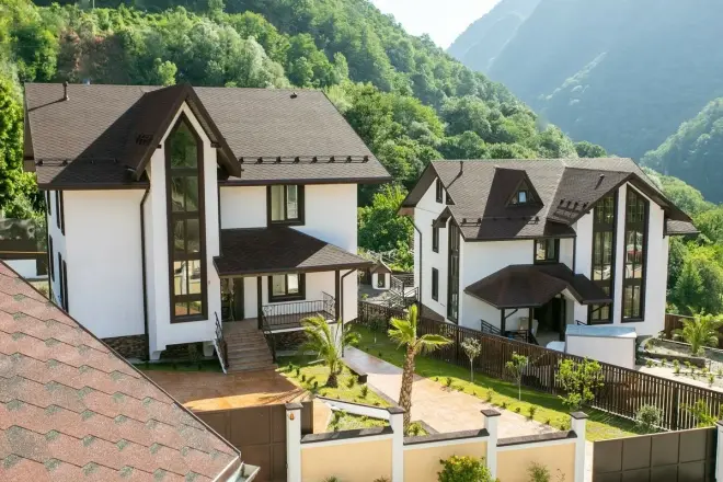 Красная Поляна - зеленая долина среди гор, с развитой инфраструктурой и 4 горнолыжными курортами европейского уровня #3