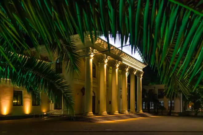 Центр Сочи - средоточие яркой жизни города, калейдоскоп эмоций и впечатлений, а также отличное место для насыщенной жизни #3