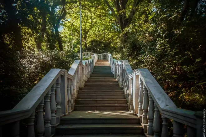 Приморье - район звезд спорта и бизнесменов на берегу моря, окруженный элитными отелями и старинными санаториями #1