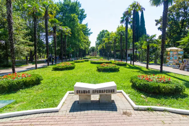 Центр Сочи - средоточие яркой жизни города, калейдоскоп эмоций и впечатлений, а также отличное место для насыщенной жизни #4