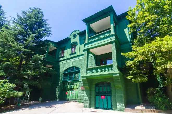 Приморье - район звезд спорта и бизнесменов на берегу моря, окруженный элитными отелями и старинными санаториями #2