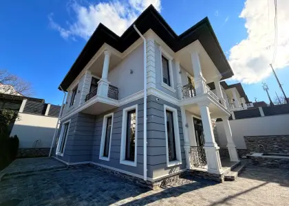 Дом в коттеджном городке, 200 м² - фото 1