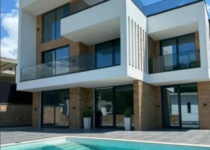 Дом в коттеджном городке, 298.7 м² - фото 1