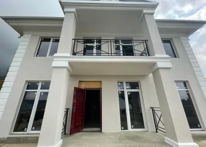 Дом 212 м2; З/у 4,6 сот. - фото 1