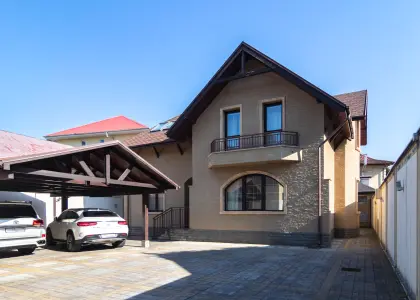 Дом, 220 м² - фото 1