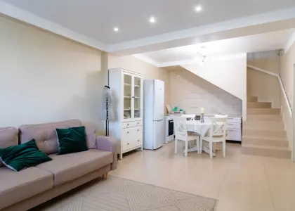 Двухуровневая 3-к квартира в центре Сочи - фото 1