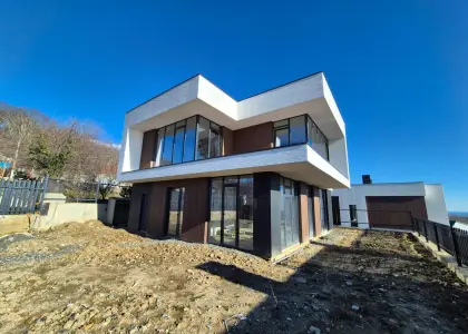 Дом, 280 м² - фото 1