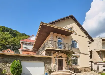 Дом, 380 м² - фото 1