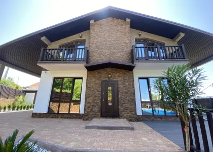 Дом, 180 м² - фото 1