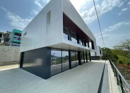 Стильный коттедж 400 м2 у моря - фото 1