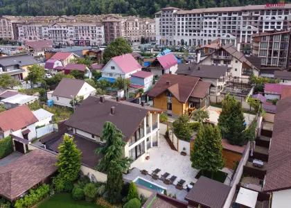 Большой дом в Красной Поляне - фото 1