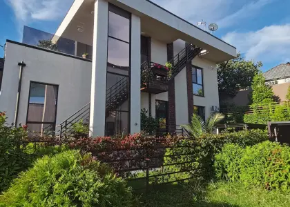 Дом в коттеджном городке, 300 м² - фото 1