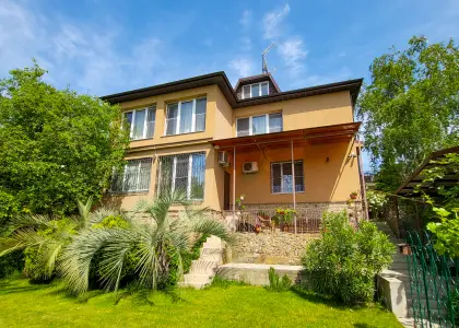 Дом 372 кв.м., 11 сот. З/у. - фото 1