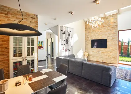 Дом, 360 м² - фото 1