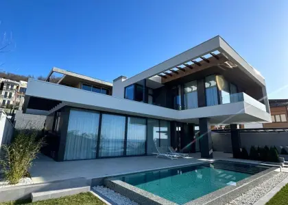 Дом, 250 м² - фото 1