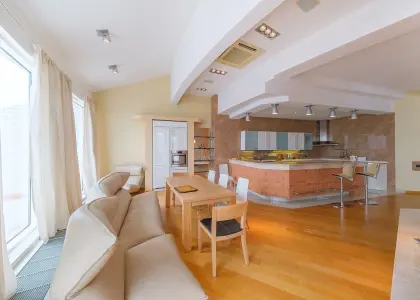 Студия, 600 м² - фото 1