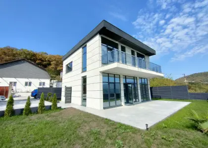 Резиденция с видом на горы - фото 1