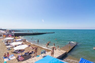 Приморье - район звезд спорта и бизнесменов на берегу моря, окруженный элитными отелями и старинными санаториями